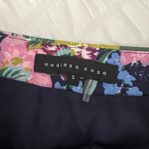 Endless Rose floral mini skirt - Picture 2 of 3